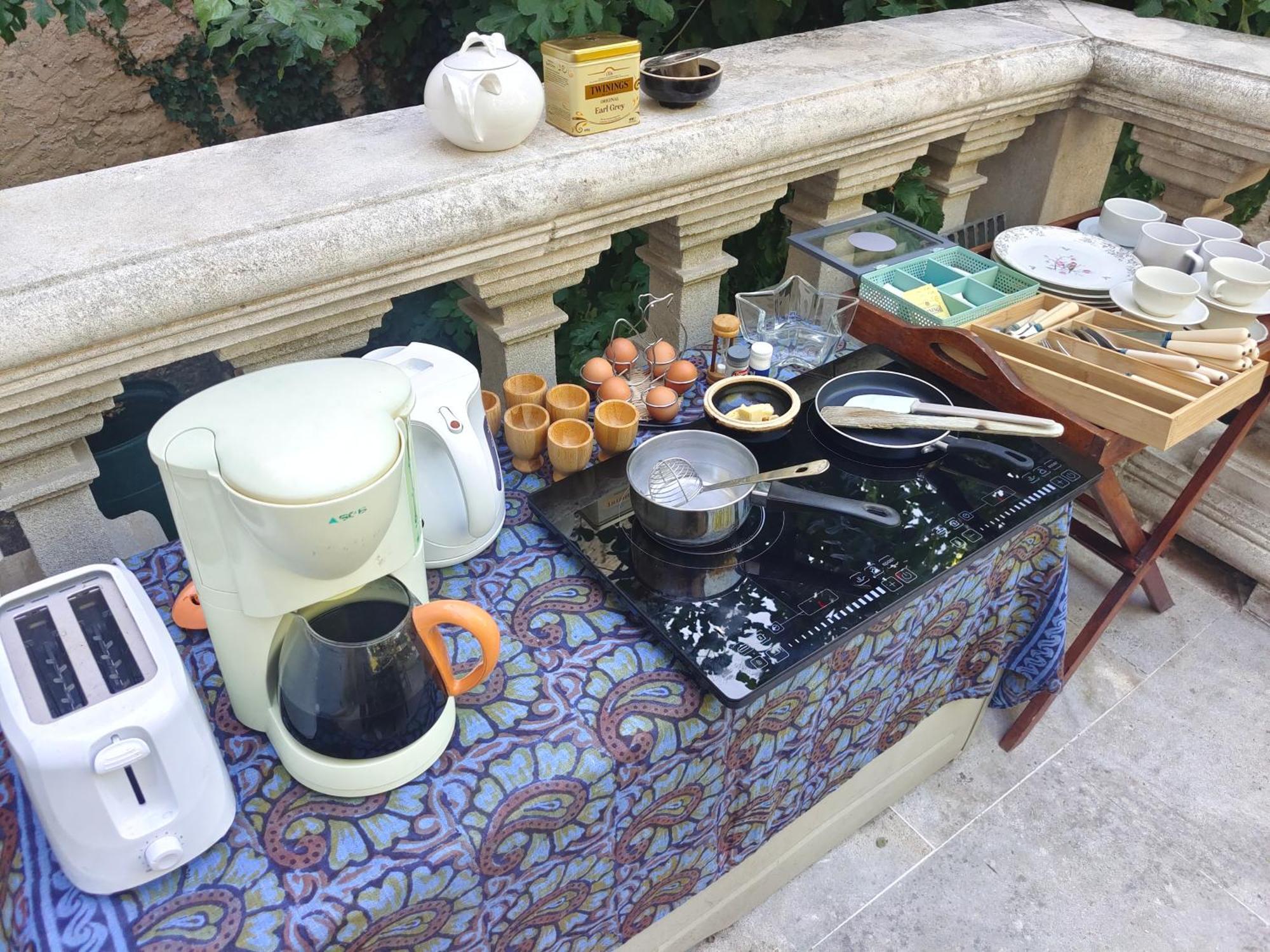 Bed and Breakfast Rue Du Chateau A Cabrieres D'Avignon Exterior foto