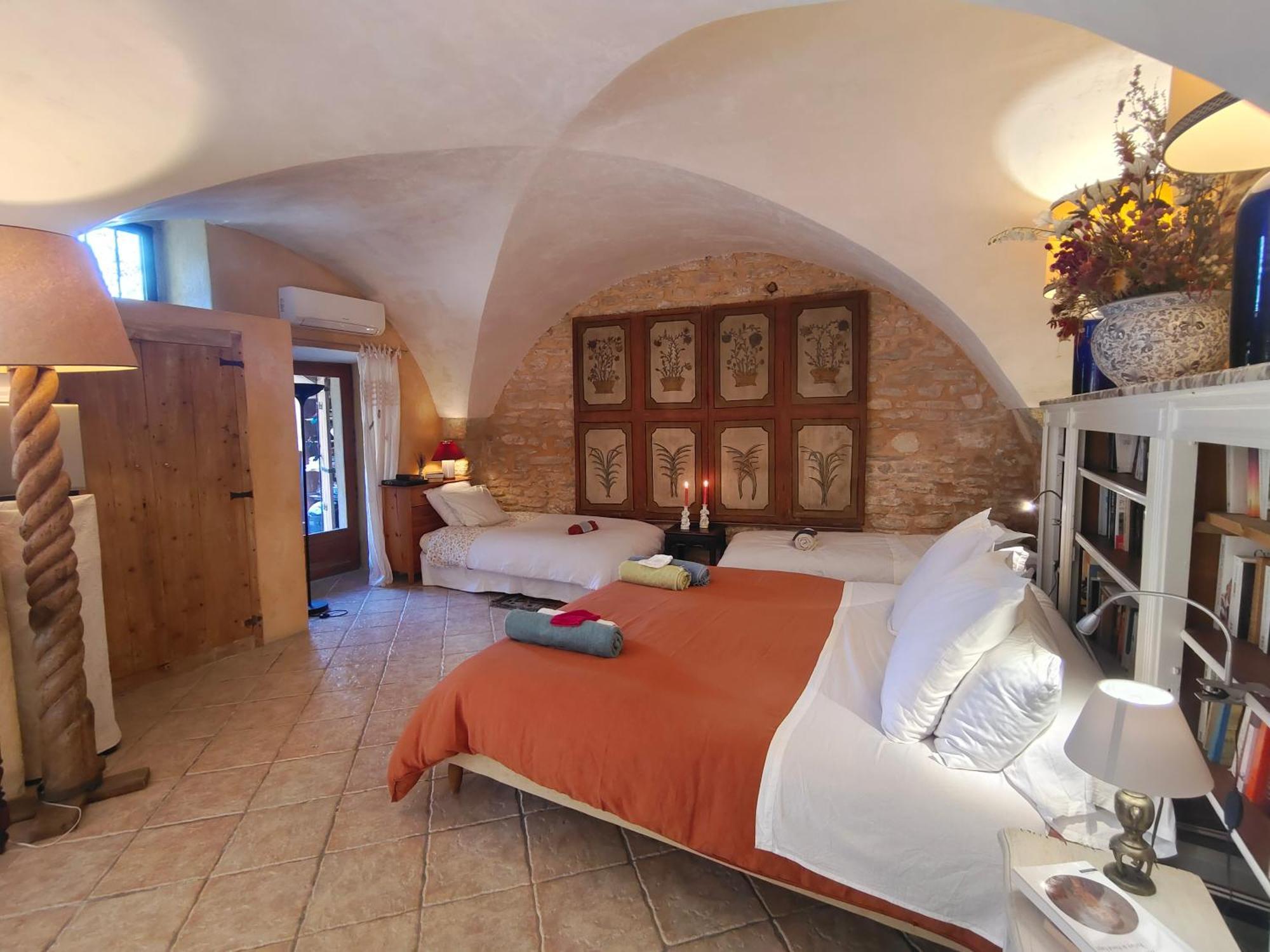 Bed and Breakfast Rue Du Chateau A Cabrieres D'Avignon Exterior foto